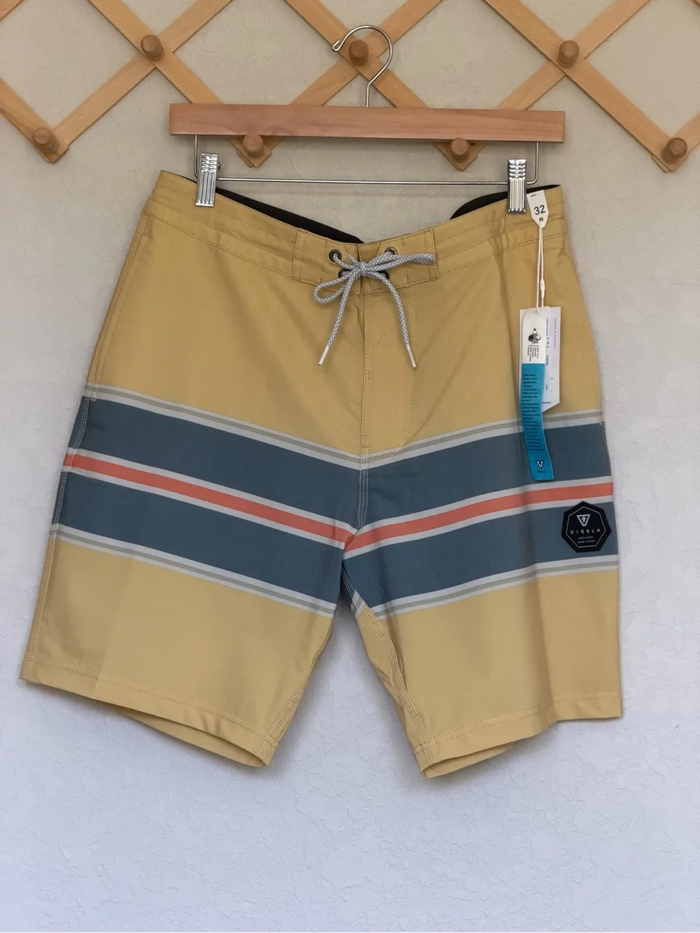 Vissla Retro inspired Men’s Free Lap Stripped Boardshorts NWT